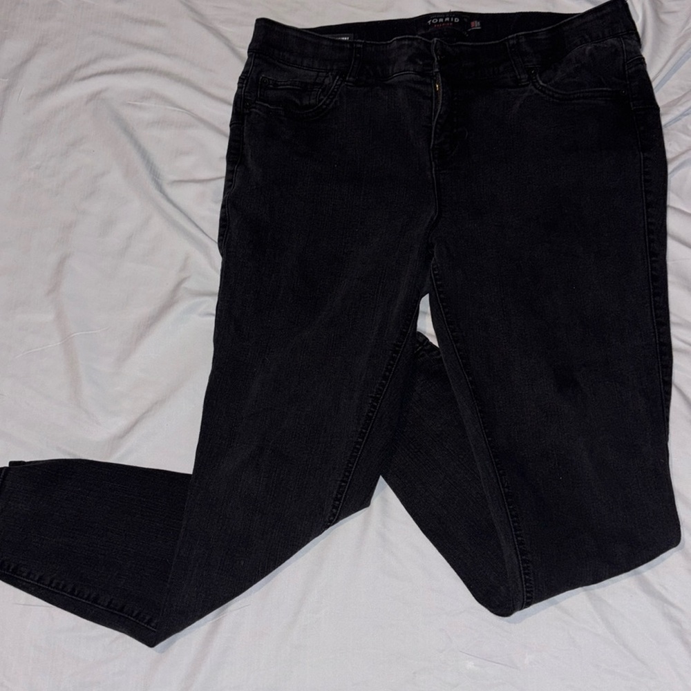 Torrid jeans black in color bombshell skinny